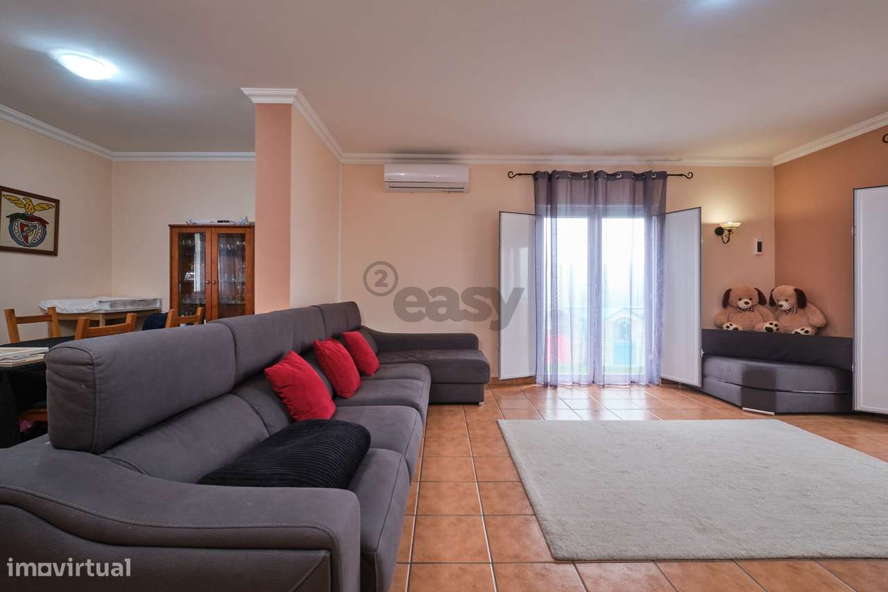 Moradia T4 de 3 pisos com garagem para 3 carros, piscina, painéis sola - Grande imagem: 5/57