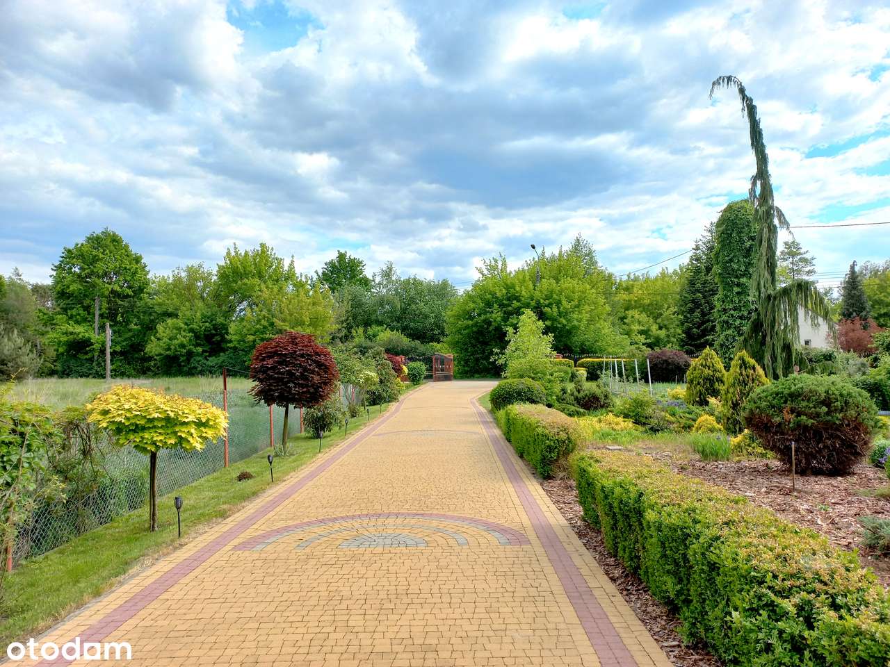 Rezydencja w Milanówku z pięknym ogrodem - Pełny obrazek: 4/13