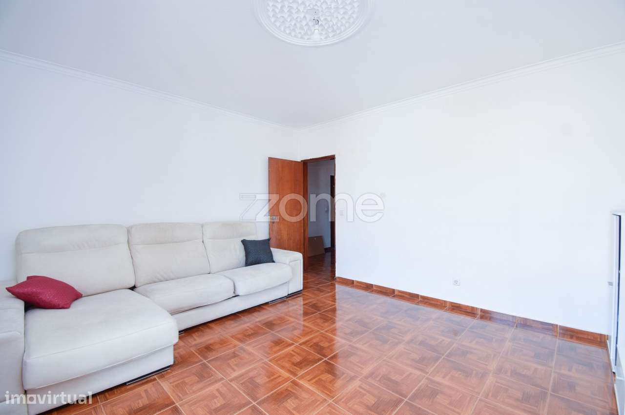 Apartamento T2 à venda no Carregado-2