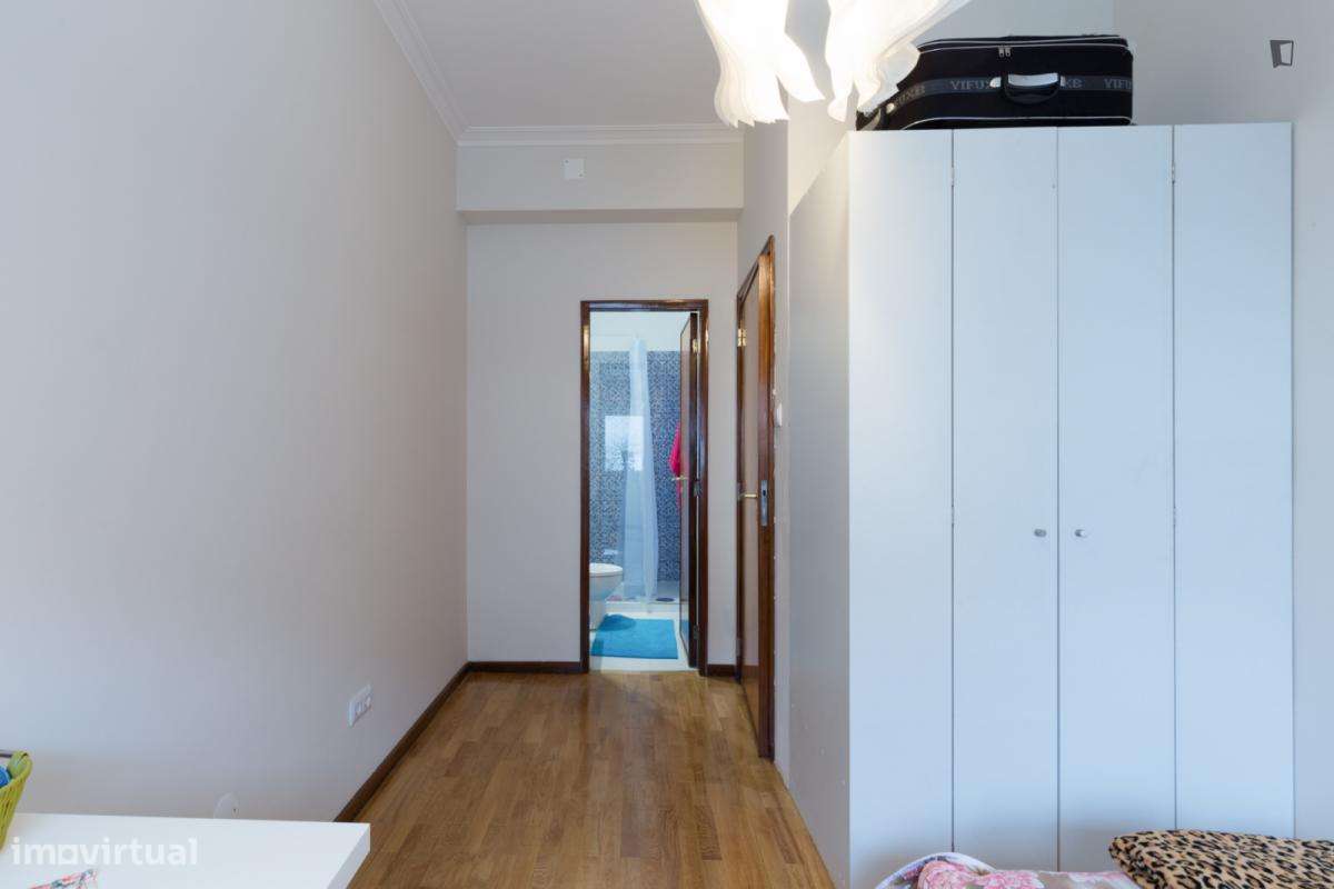 Quarto - localizado em Paranhos Porto - Grande imagem: 5/7