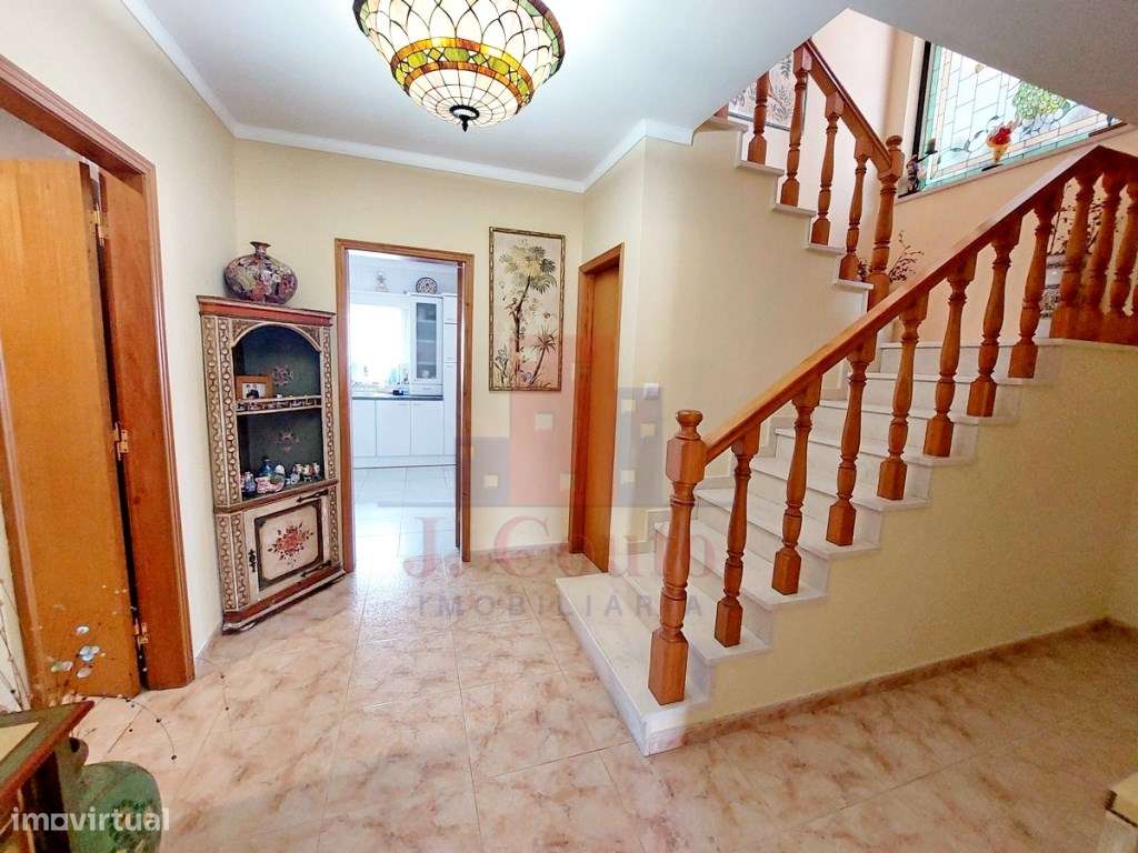 Moradia Geminada T4 com terreno | Entre a Cidade e a Praia-8