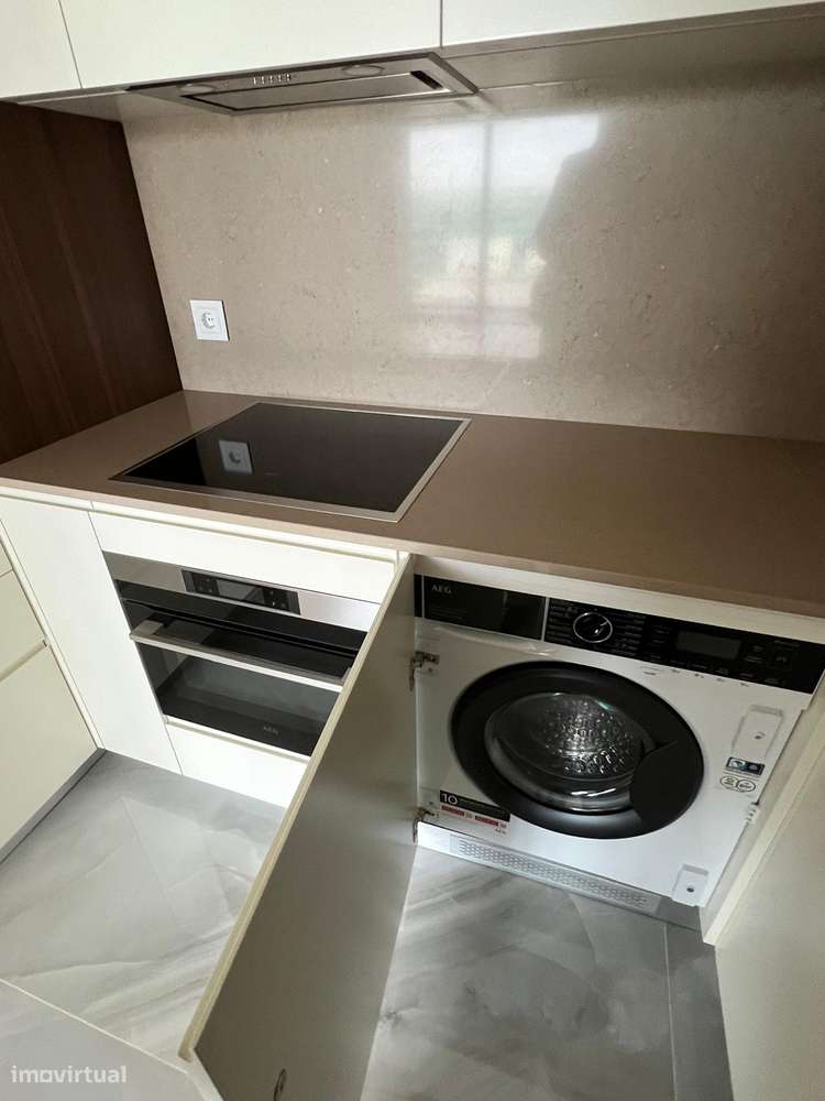 T3 Novo * V. N. Gaia Suite Varanda Tipo Terraço Lug Garag Duplo Metro-16