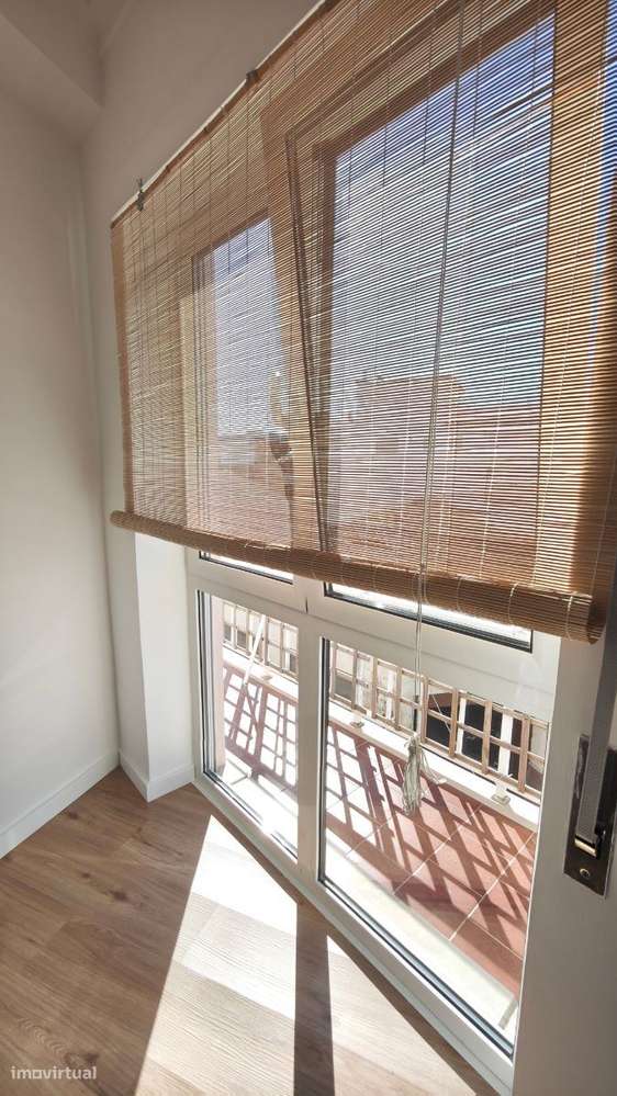Apartamento T2 remodelado, com varanda e sótão. Centro da cidade.-16