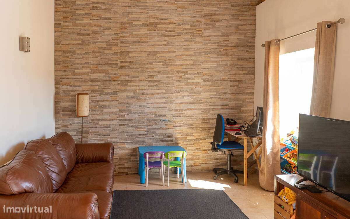 Moradia T2 reabilitada - Grande imagem: 2/8