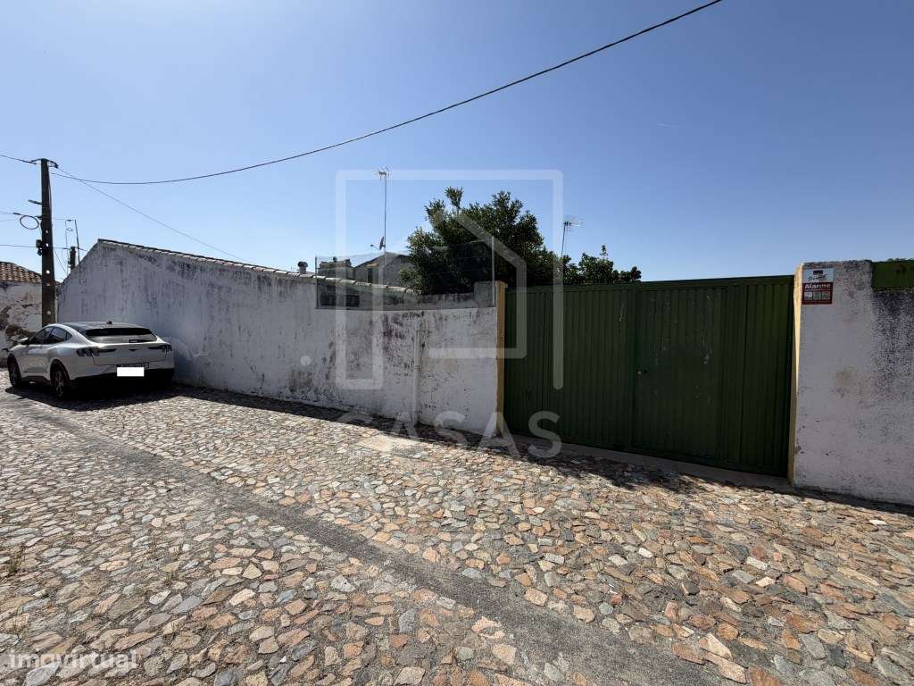Moradia T4 com quintal e piscina em Vila Ruiva-25