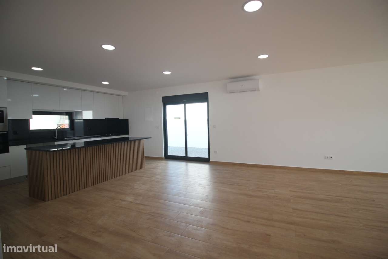 Moradia Térrea Isolada T3 Nova em lote de 340m2 em Fernão Ferro-8