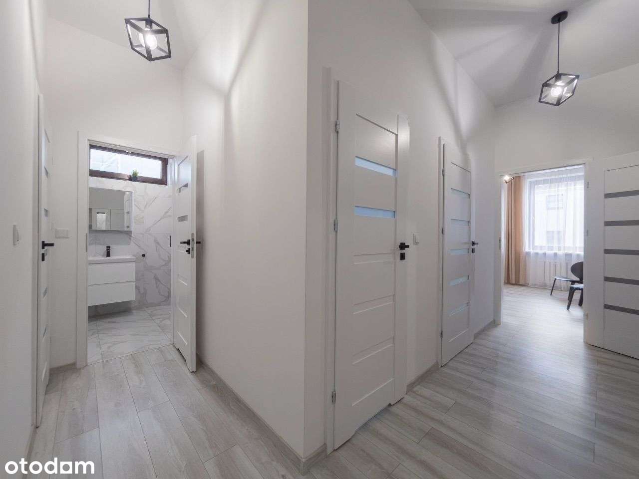 Przestronny Apartament z 2 Sypialniami i Balkonem-7