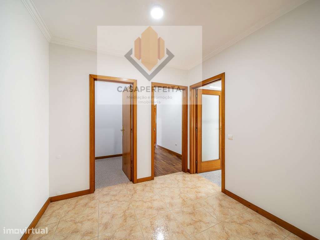 Fabuloso Apartamento T3 de 3 Frentes com Varanda e Box - Avintes-9