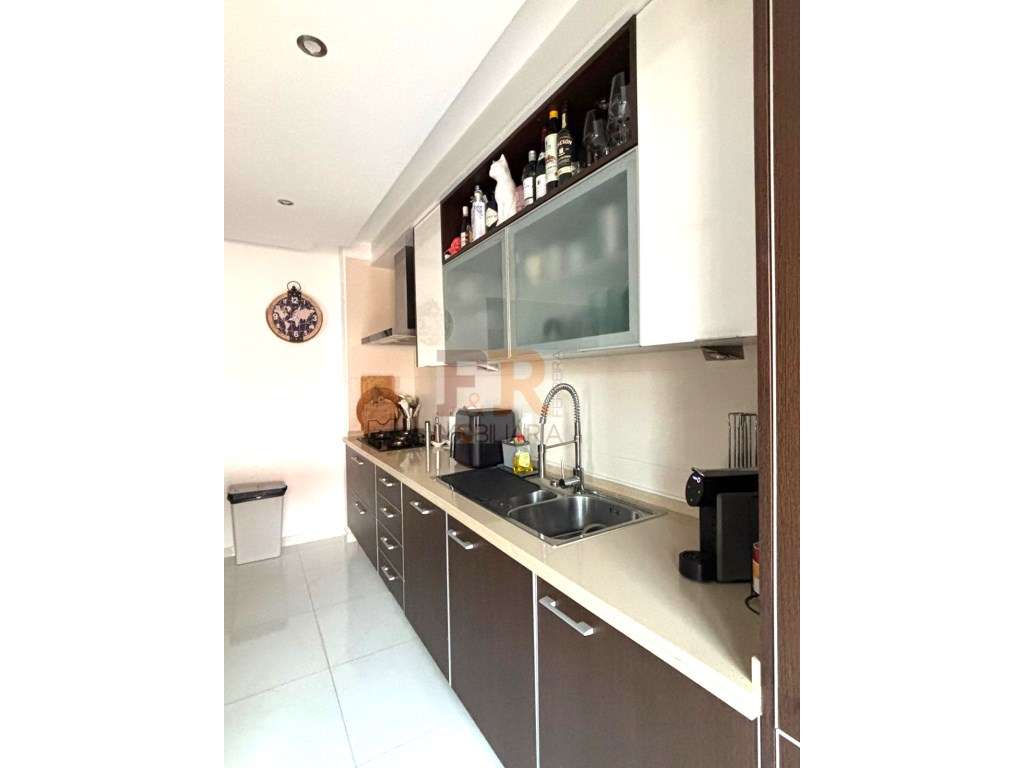 'Excelente' Apartamento T2 Moderno com Varanda ,Parqueamento Amadora-7