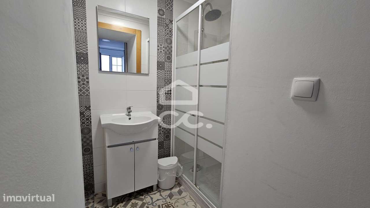 Alojamento com 10 quartos, pronto a rentabilizar, com obras recentes e-17