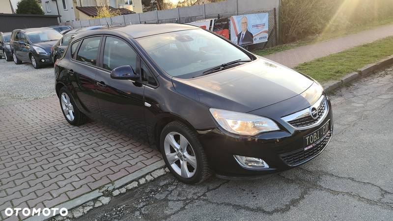 Opel Astra 1.4 Turbo Design Edition - 2