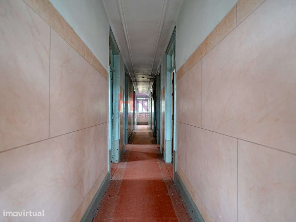 Coimbra, Vende-se Moradia com terreno e jardim.-23