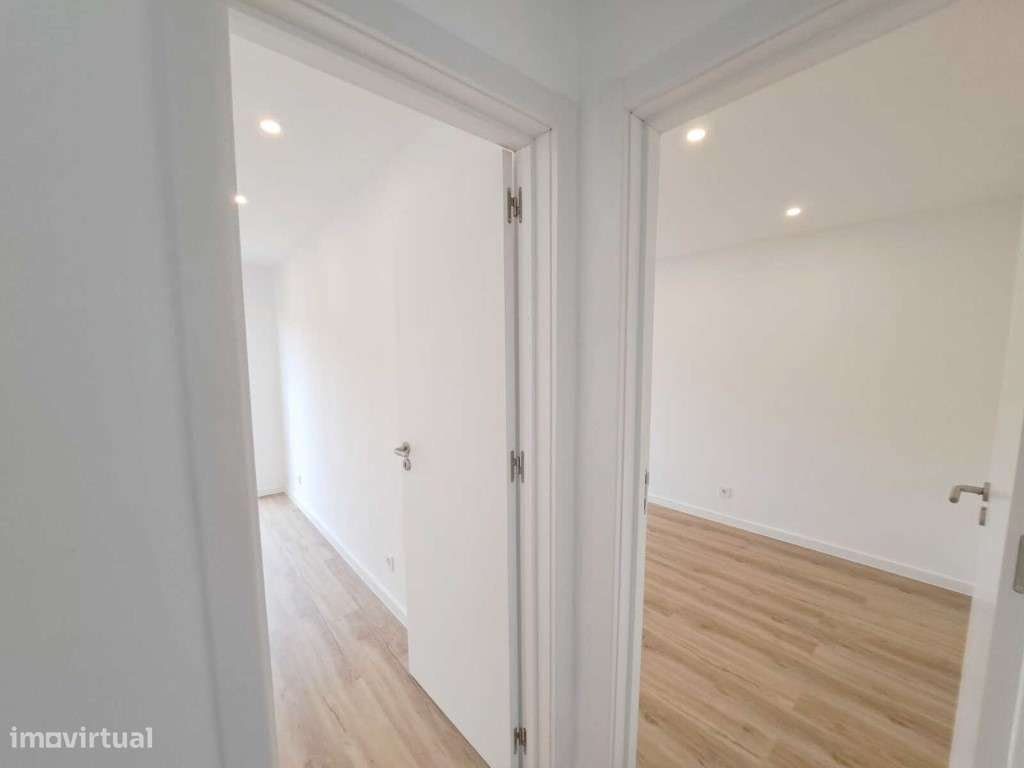 Apartamento T2 com varanda para venda em Camarate, Loures - Lisboa-14