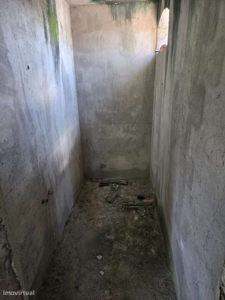Terreno para construção com 955m2 com casa pronta de pedreiro.-11