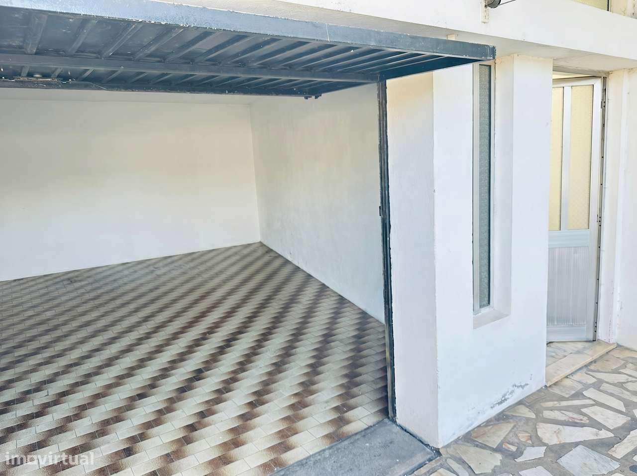 Espaçoso T2+1, mais sótão e lugar garagem no coração de Valongo-24