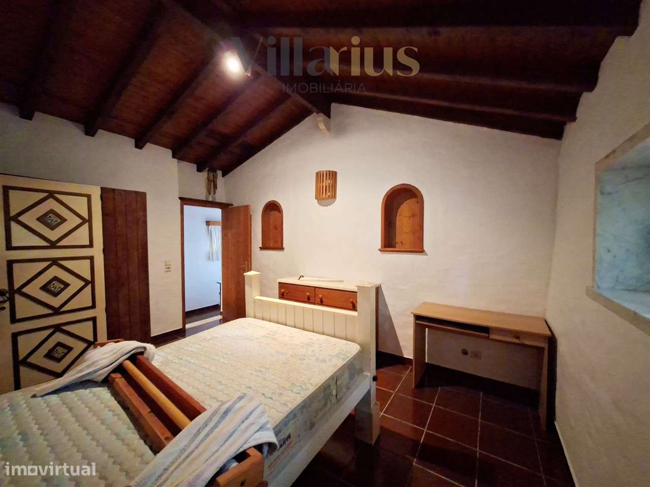 Moradia Térrea com Terreno Extenso a 3 min de Alverangel-23