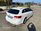 Toyota Avensis Combi 1.6 - 8