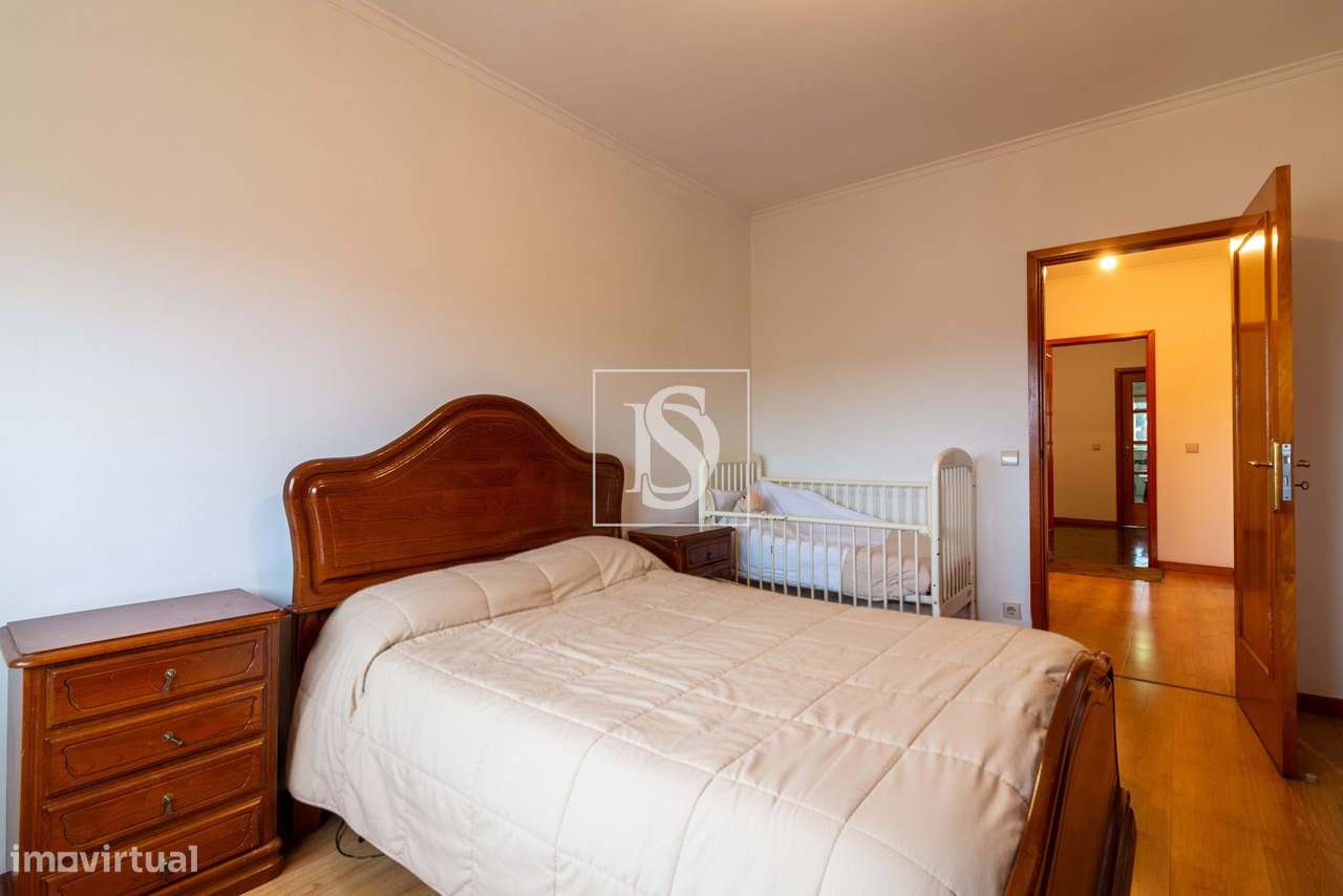 Apartamento T3 em Lamaçães – Braga | Prédio com Obras Estruturais Já A-12