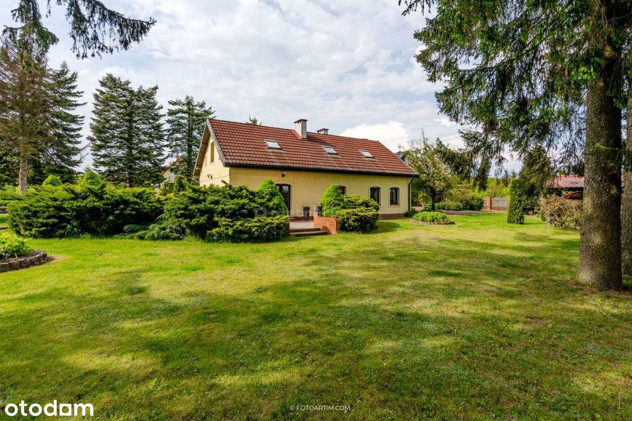 Trzy domy mieszkalne w pięknej lokalizacji-7