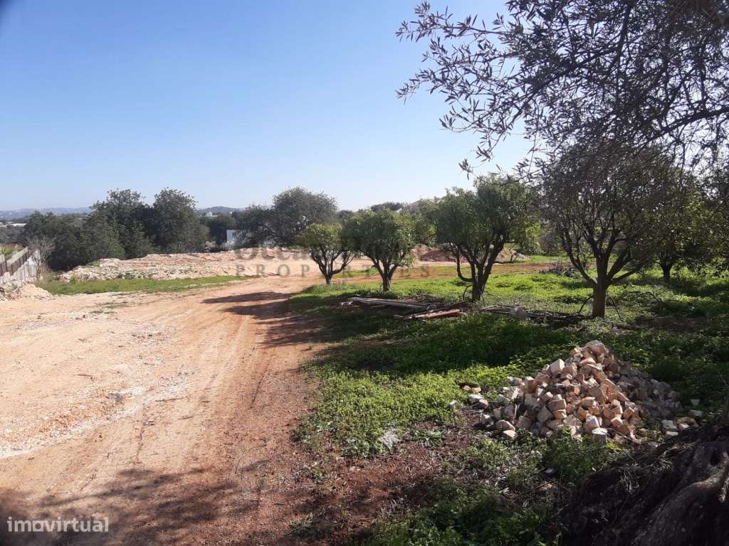 Terreno urbano para construção de uma ou duas moradias - Boliqueime - Grande imagem: 4/6