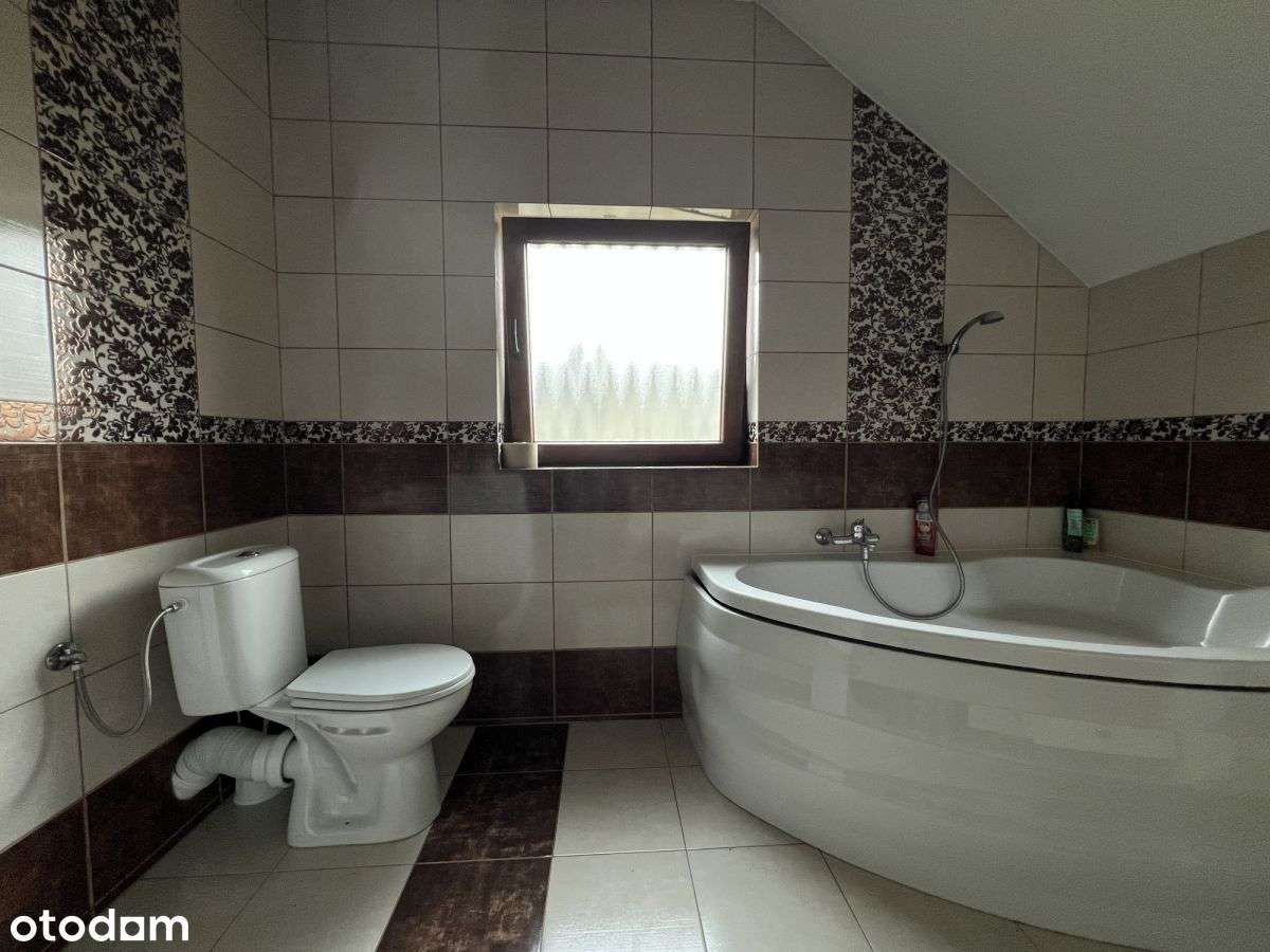 Funkcjonalny dom w dobrej lokalizacji-13