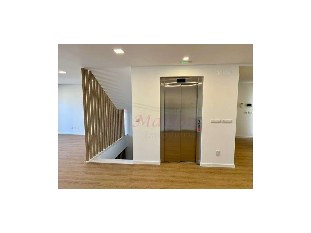 Moradia V5 no centro de Loures-10