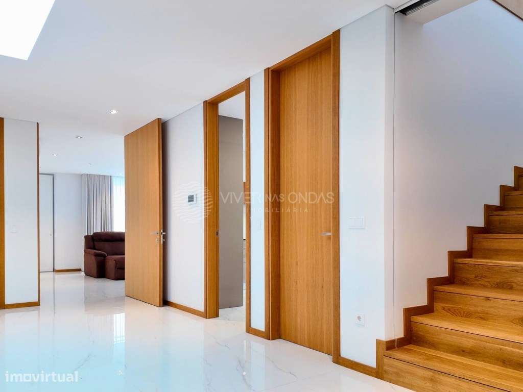 Luxuosa Moradia com 548 m2 - Premium com Piscina - 25 minutos do PORTO-12