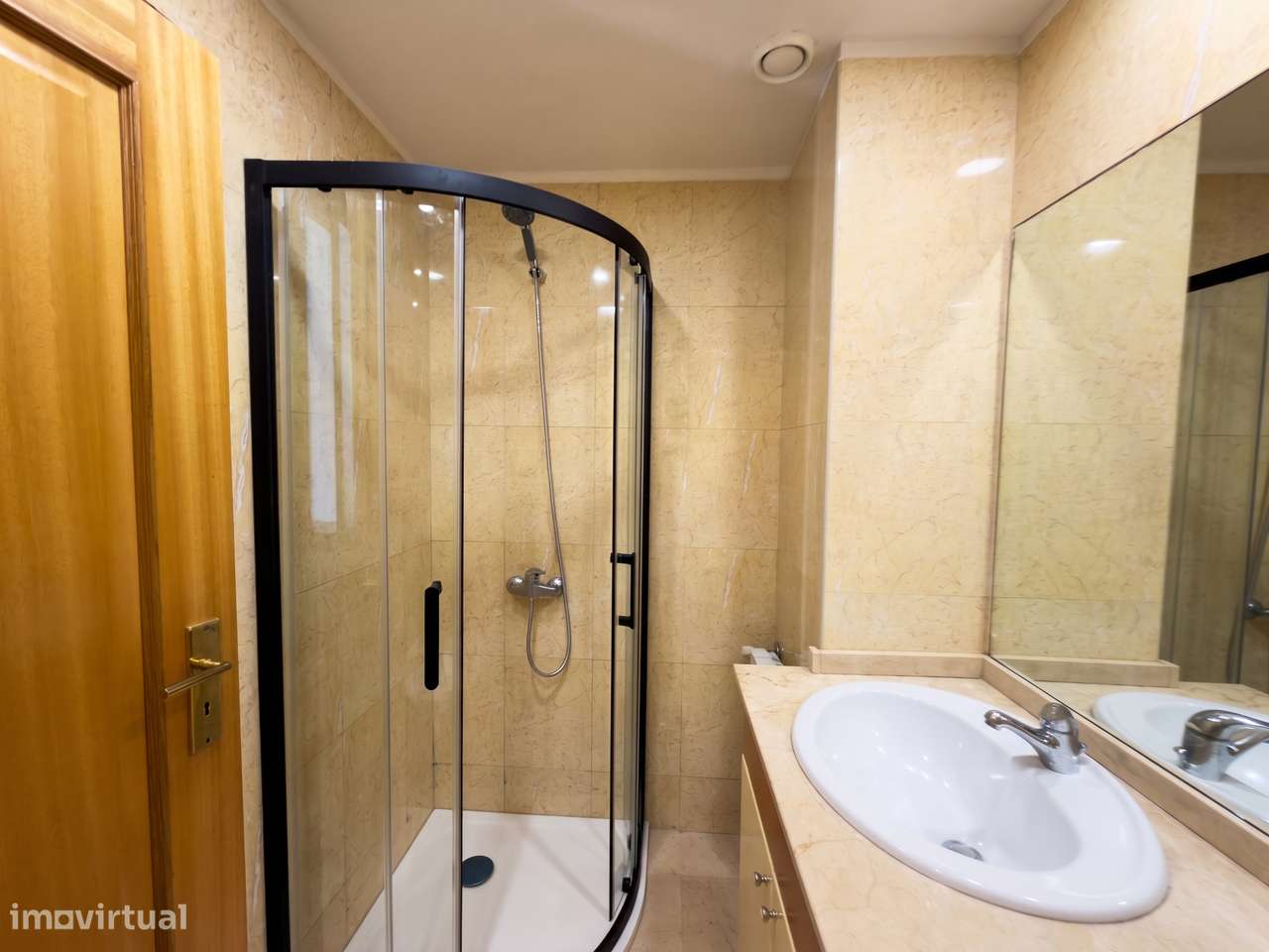 Apartamento T2 COMO NOVO Oliveira do Douro ao Intermaché-26