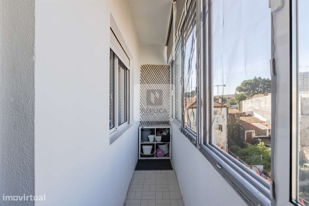 Apartamento T2 Renovado no Bonfim, Porto-13