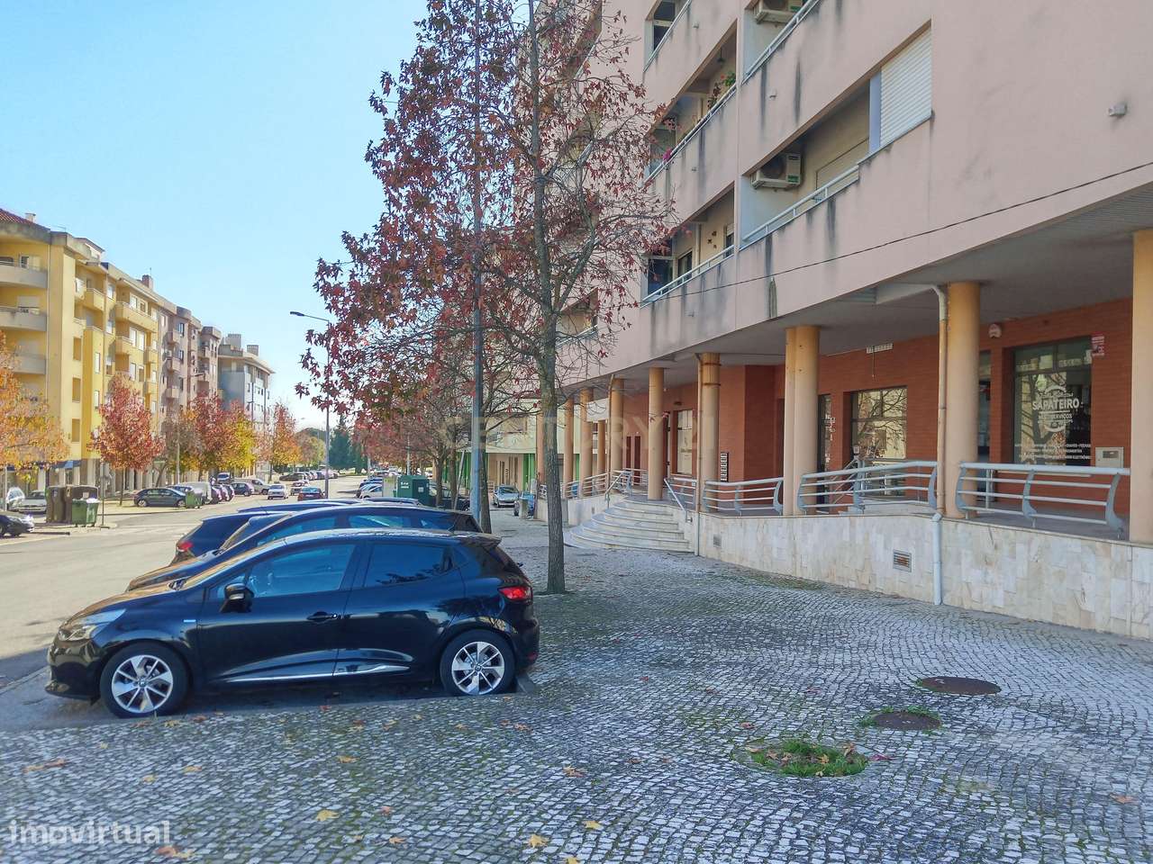 Loja com rendimento garantido a longo prazo e boa localização em Torre-3