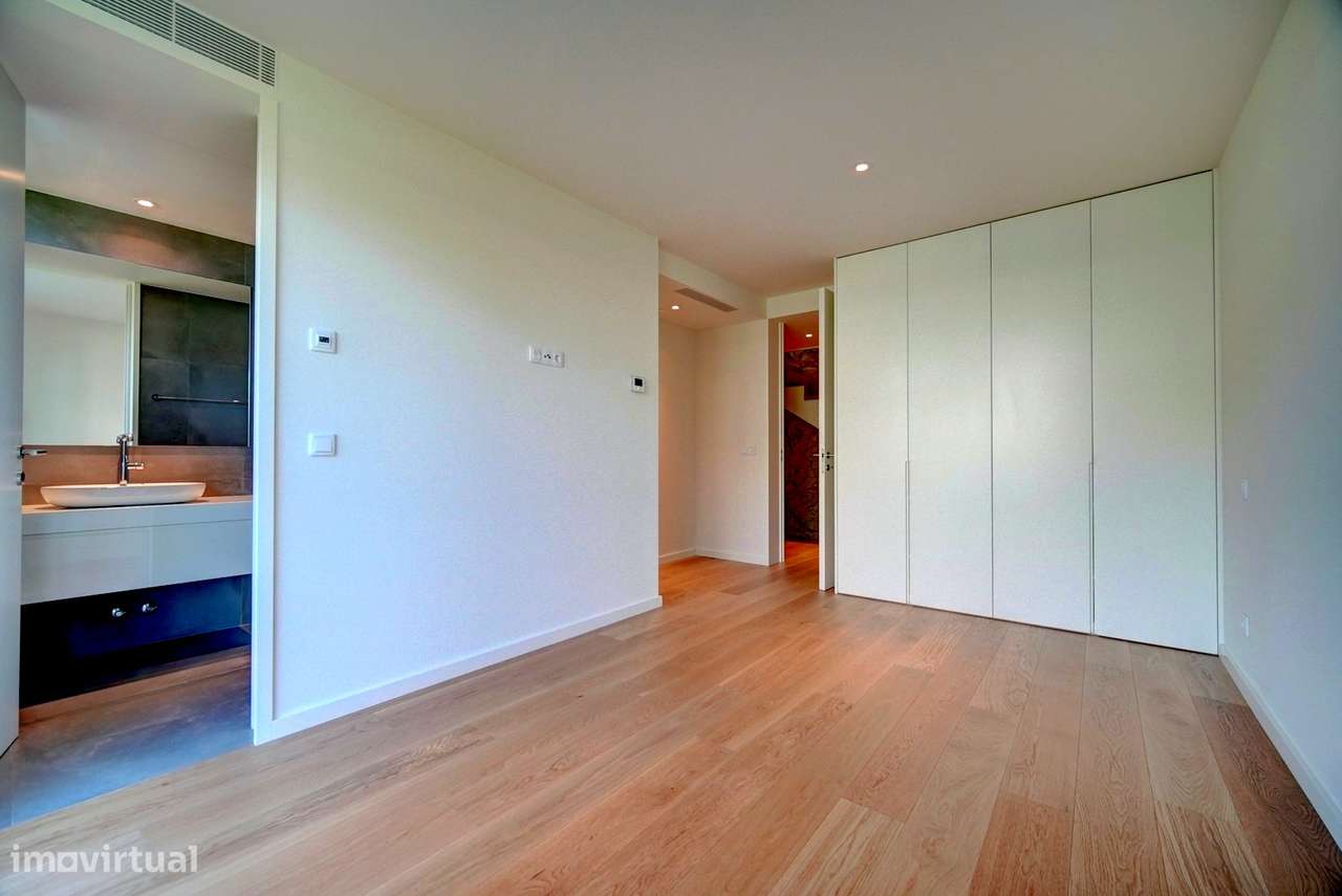 Moradia V4 Luxo na Costa da Guia-17