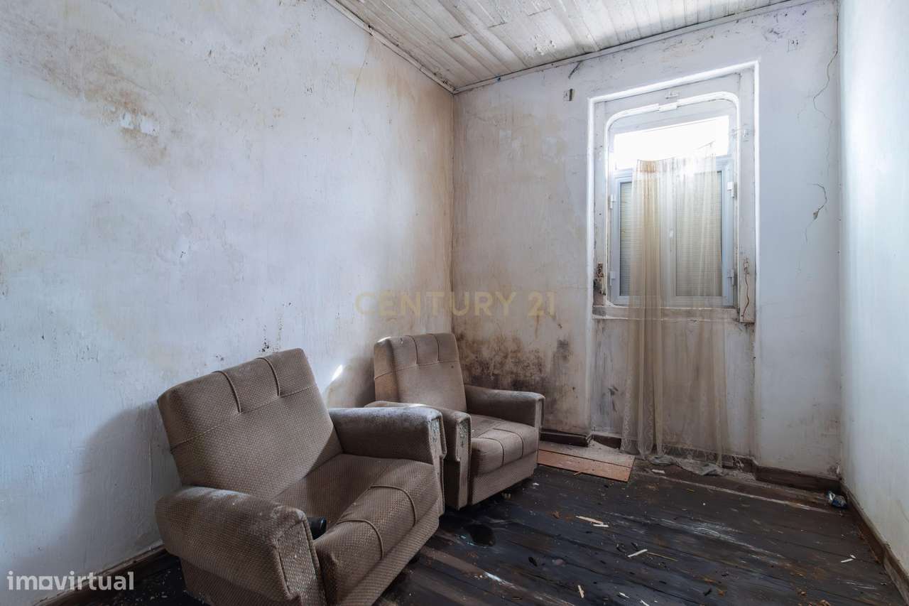 Moradia com Potencial de Reabilitação ou Projeto de Construção-14