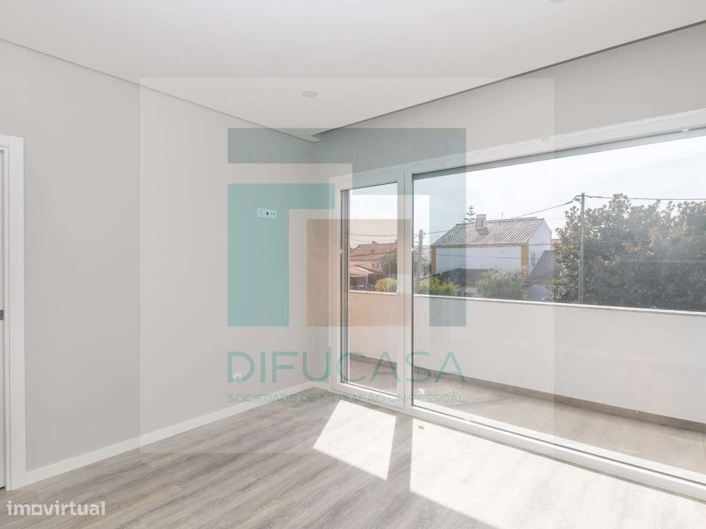 Moradia Isolada T4 Duplex com Piscina e Garagem-53