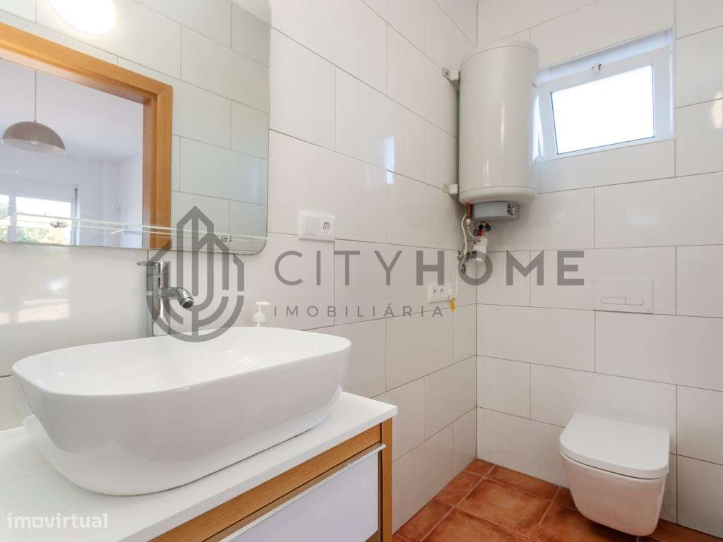 Moradia T4 com piscina infinita em terreno amplo em Silves-28