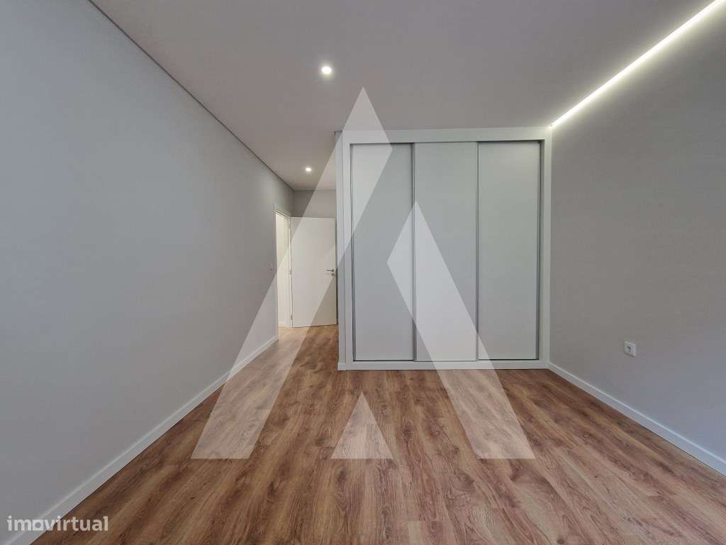 T2 renovado com terraço em Esgueira - Grande imagem: 3/10