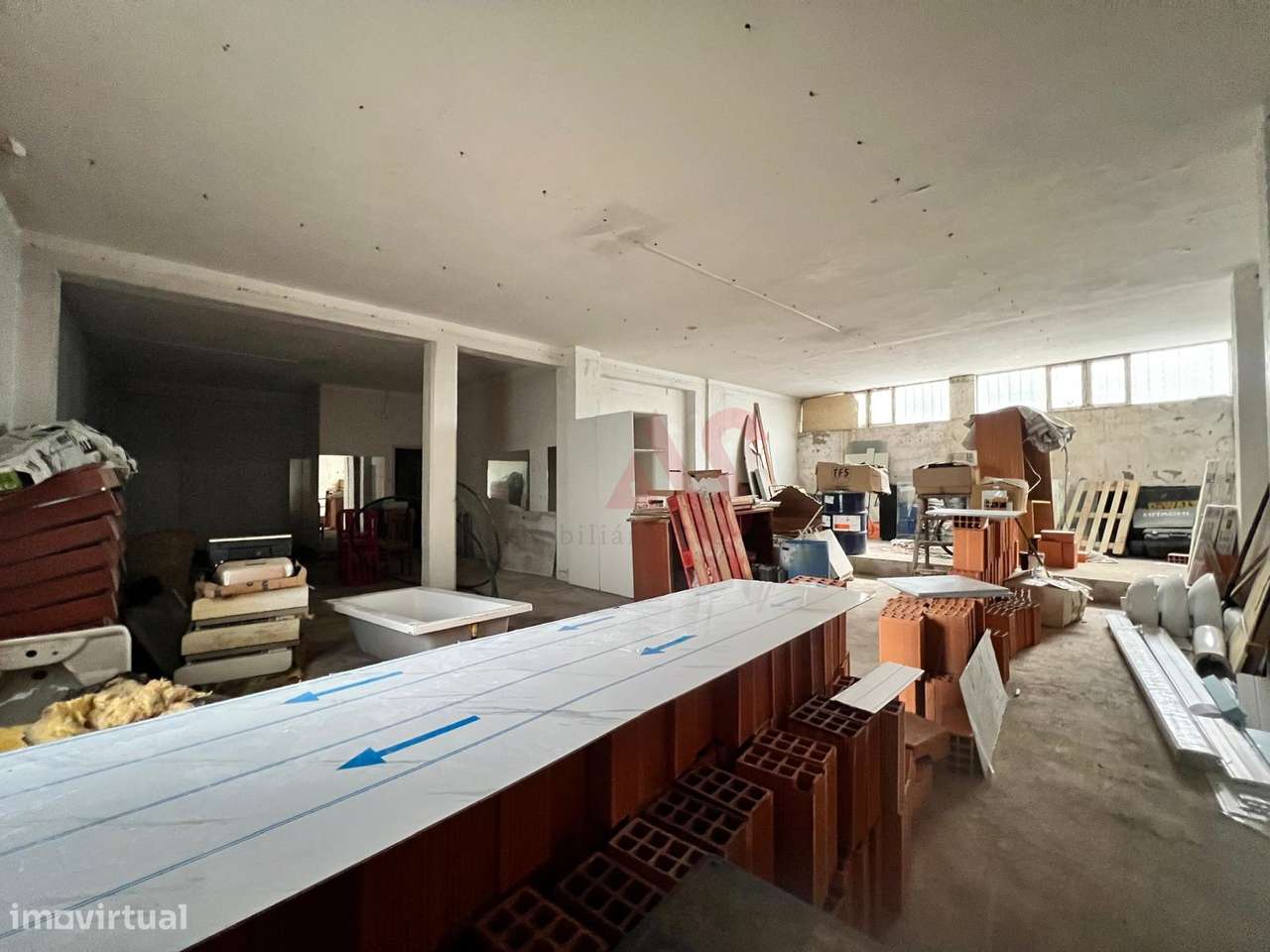 Armazém com 113 m² no Centro de Vizela. Ideal para Armazenamento ou At - Grande imagem: 4/11