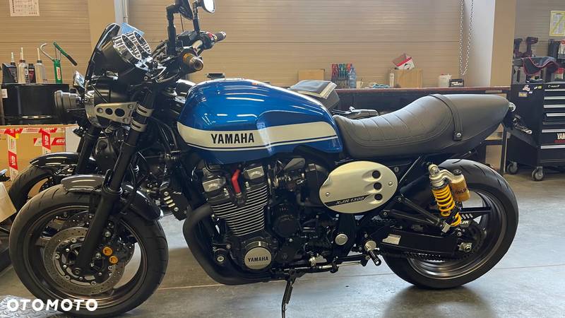 Yamaha XJR - 4