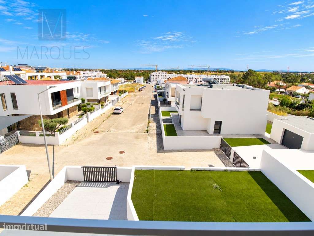 Moradia V4 com Garagem, Logradouro e Jardim em Vale de Milhaços - C...-30