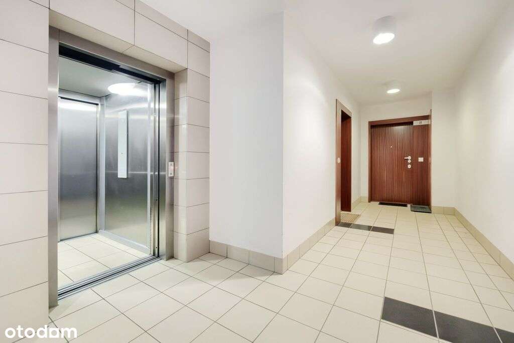 Przestronne, komfortowe mieszkanie w Łomiankach.-17