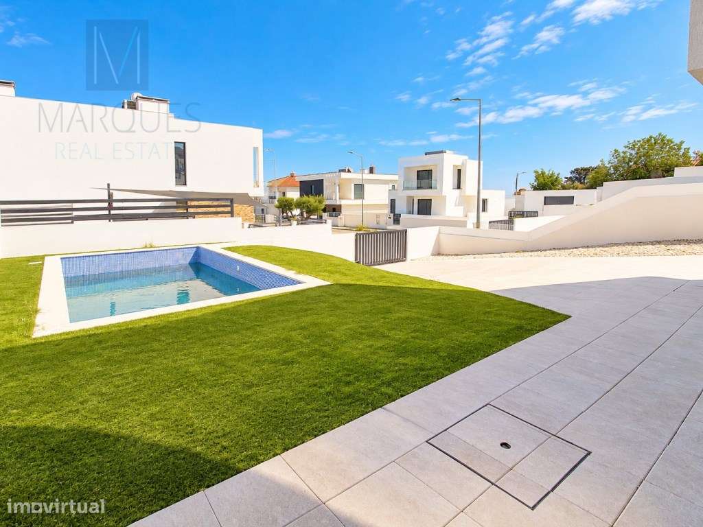 Moradia V4 com Garagem, Piscina e Jardim em Vale de Milhaços - Corr...-15