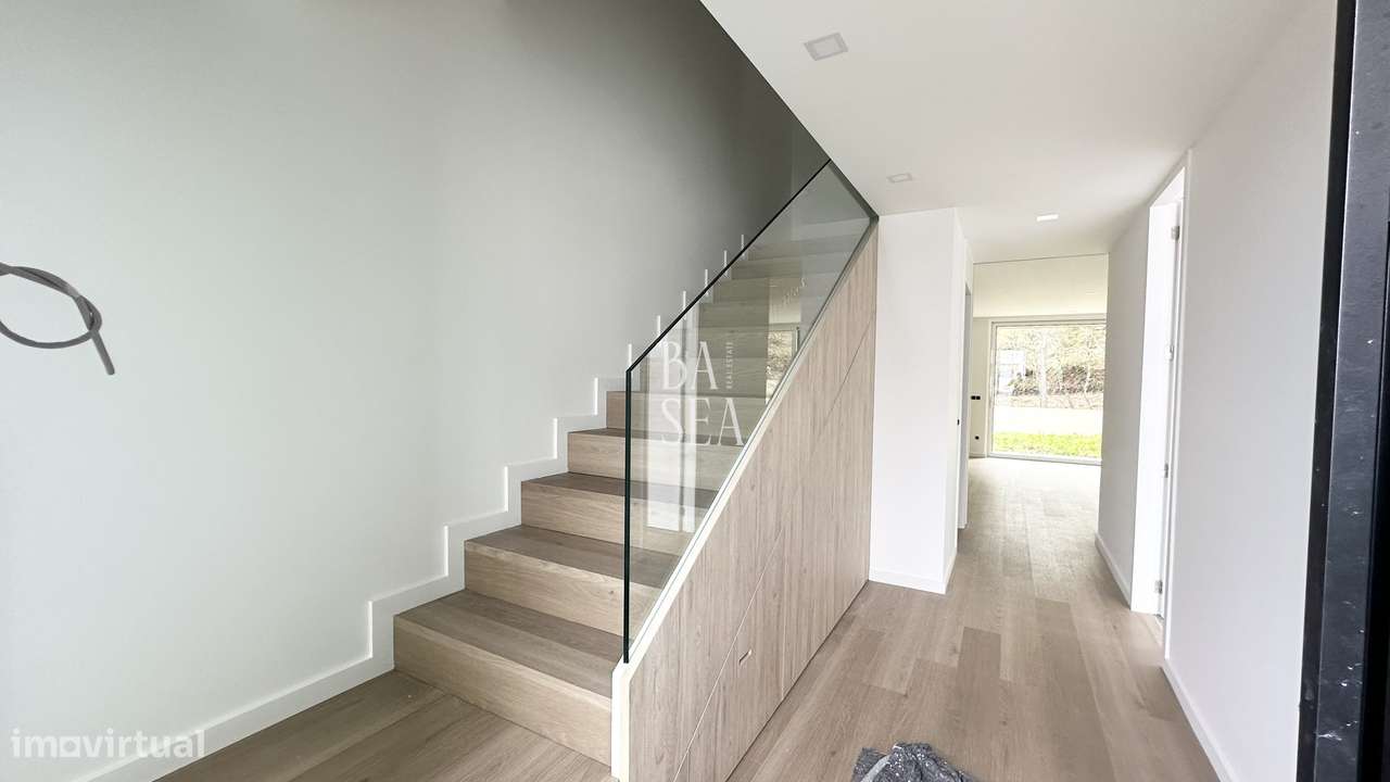 Moradia nova  de gaveto com 3 suítes em Lanhoso Póvoa de Lanhoso - Grande imagem: 5/29