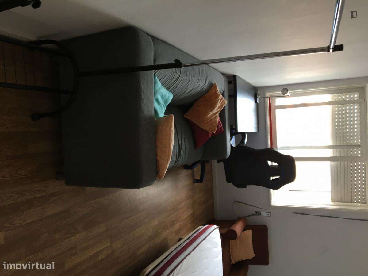 Quarto - localizado em Campanhã Porto - Grande imagem: 2/10