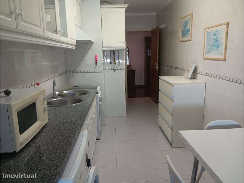 T2 Mobilado para Arrendar junto ao Metro - Grande imagem: 2/13