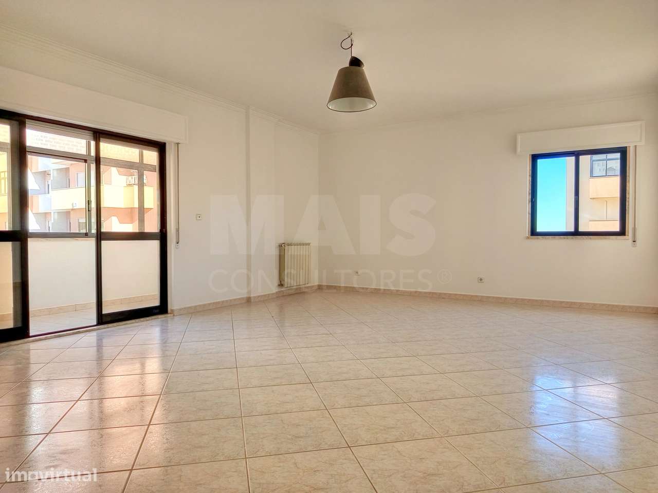 Apartamento T2 c/ Vista Rio, Elevador e Garagem em Box fechada! - Grande imagem: 4/26