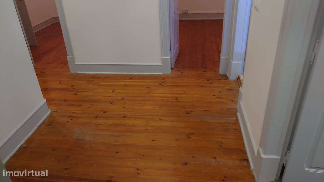 T4 remodelado R Angela Pinto junto Mercado Arroios-21