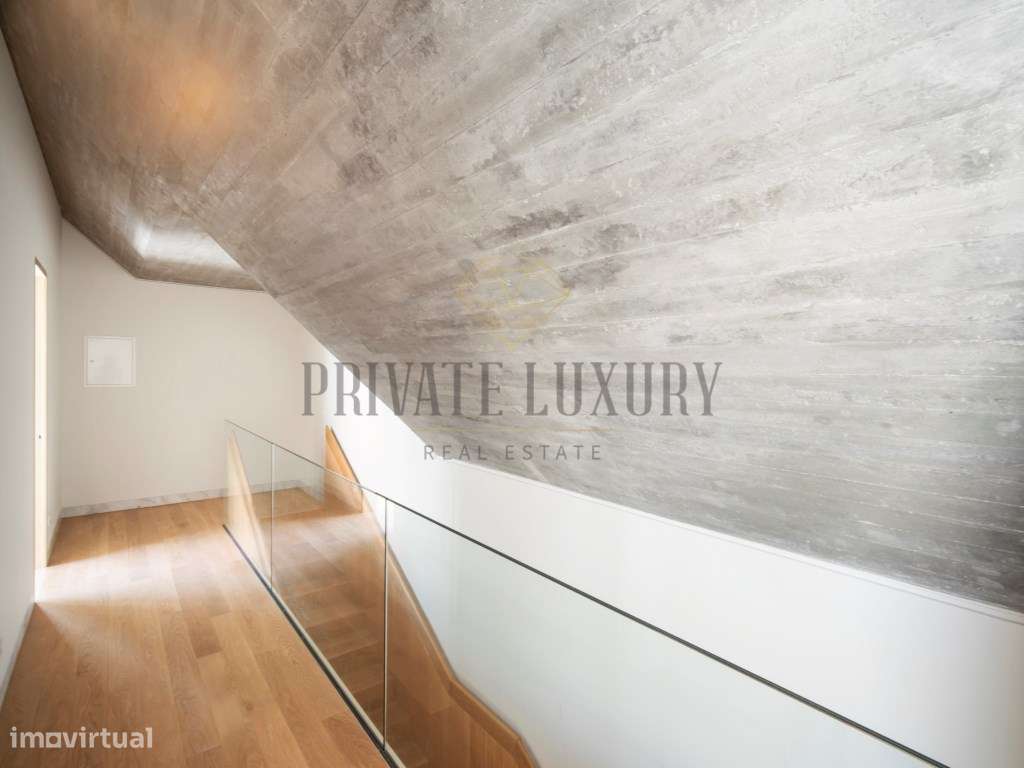 Villa T4+1 em frente ao mar no Estoril - Grande imagem: 5/51