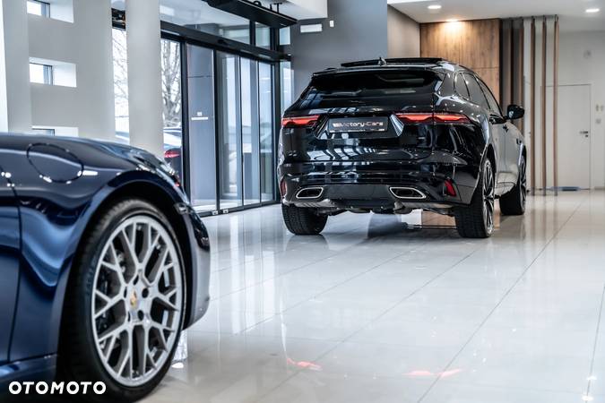 Jaguar F-Pace 3.0 P400 mHEV AWD R-Dynamic Black - 11