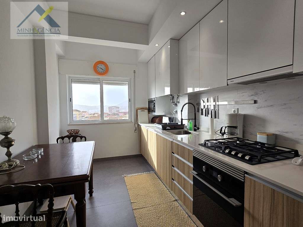 Apartamento T2 remodelado em Setúbal-12