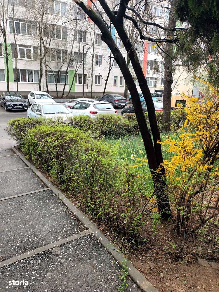 0% comision, 3 camere decomandat, etaj 2/4, direct proprietar