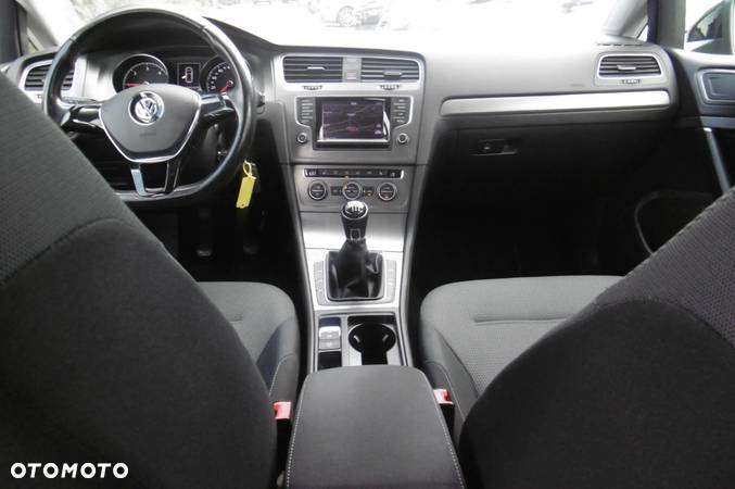 Volkswagen Golf 2.0 TDI SCR Comfortline - 29